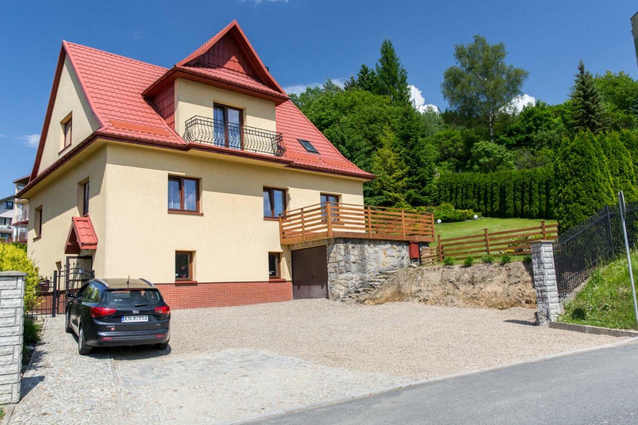 Ubytování v soukromí Pod Zegarem - W Cenie Parking, Szybkie Wifi, Duzy Ogrod, Wiata Grilowa! *